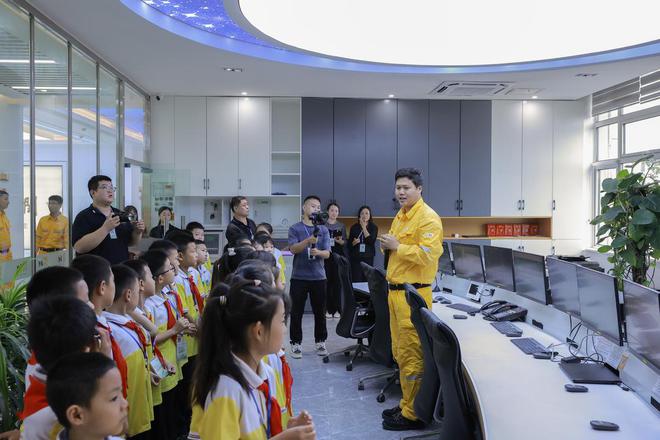 電亮夢想綠色同行?華潤電力山東新能源公司開展2024年公眾開放日活動(圖1)