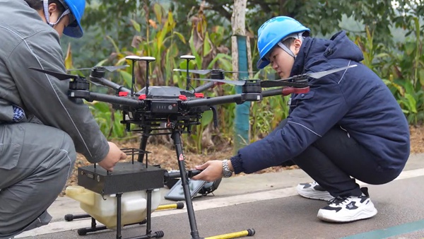無人機清障護航電力設(shè)備安全度冬(圖2)